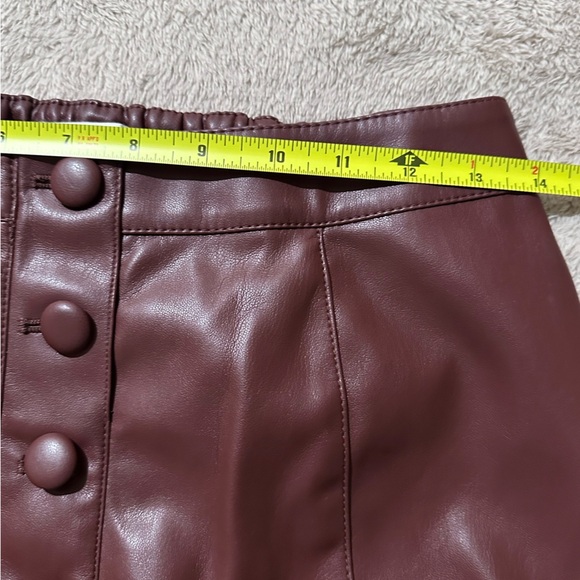 Candace Cameron Bure Regular Faux Leather Skirt - Picture 10 of 10